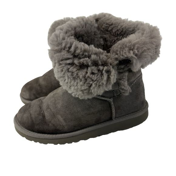 UGG Bailey Button Boots Kids Girls Size 5 Gray 5991Y Suede Sheepskin Winter - Picture 1 of 8